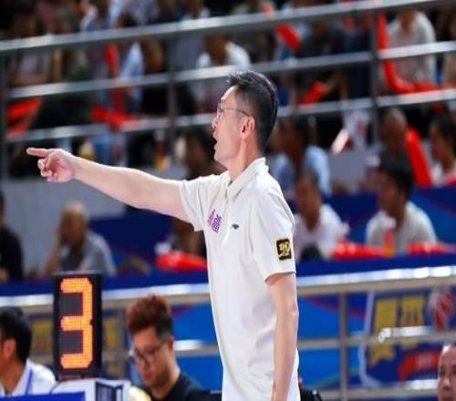 正式確定！火箭隊后衛加盟新疆男籃，攜手齊麟，劉煒沖擊前四