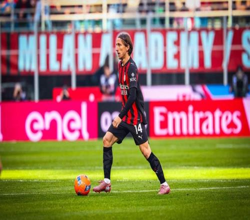 莫德里奇全場(chǎng)觸球120次評(píng)分7.4，連續(xù)11場(chǎng)意甲首發(fā)打滿90分鐘