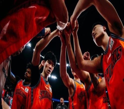 銘記場面超萬人見證！上海男籃力克吉林男籃取得新賽季開門紅