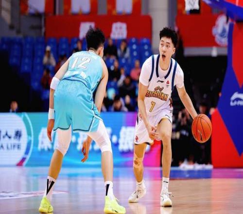 轟20+6+5！中國男籃又一19歲新星崛起：重傷歸來劍指最佳新秀