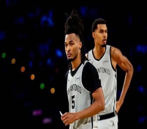 誰說摸了獎杯，就拿不了冠軍了