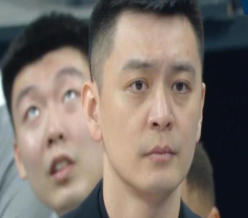 陳盈駿壓哨命中，半場砍下13分！CBA焦點戰：首鋼半場領先遼寧1分