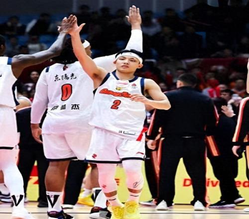 CBA再掀武林風(fēng)：鄔廷加鉤撩連環(huán)腿，張寧四兩撥千斤后還有絕技