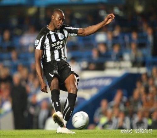 技術(shù)型的黑又硬，希勒的搭檔，歐文的替補(bǔ)，可惜在英超虎頭蛇尾