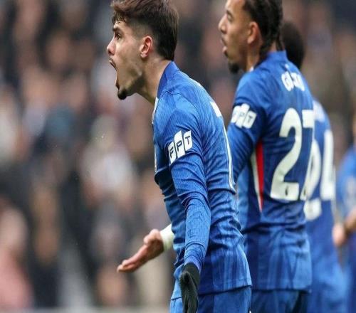 英超巨大爭議！戈登被撞倒無點，查洛巴險送點，埃迪豪暴怒