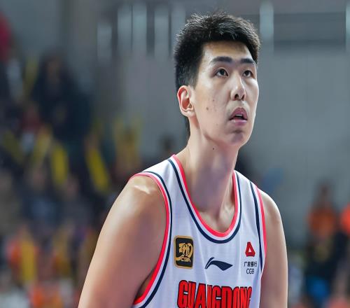 完成蛻變！2米26悍將成為CBA頂級中鋒，球迷：離開廣東隊太對了