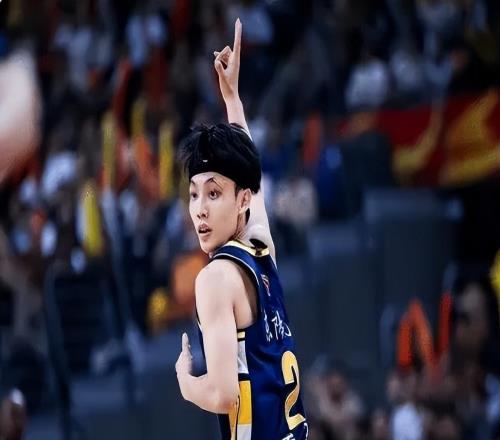 表現(xiàn)出色被超級(jí)外援猛夸，上賽季外援曾贊他“是讓人頭疼的球員”