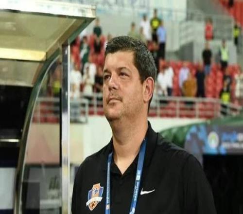 泰山棄將海港當成寶，沒轉(zhuǎn)會費海牛不續(xù)約李霄鵬反要降級隊主帥