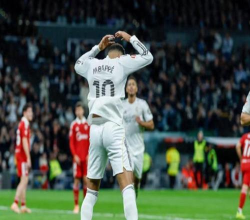 姆巴佩模仿C羅慶祝：“我把這個(gè)紀(jì)錄獻(xiàn)給他，他一直對(duì)我很親切”