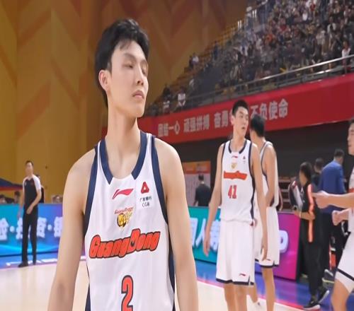 隨著廣東+上海+廣廈全贏球，CBA最新積分榜如下：2隊全勝+2隊全敗