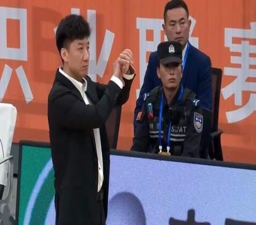 創(chuàng)4恥辱紀(jì)錄后，CBA一冠王又被落井下石，媒體人：怎么通過(guò)準(zhǔn)入的