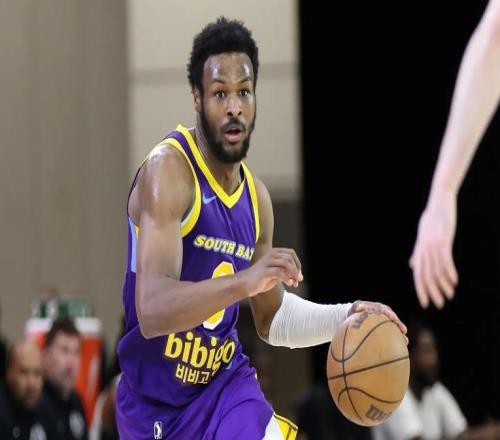 在湖人二隊的表現還不如上賽季，布朗尼的進步幅度有些緩慢