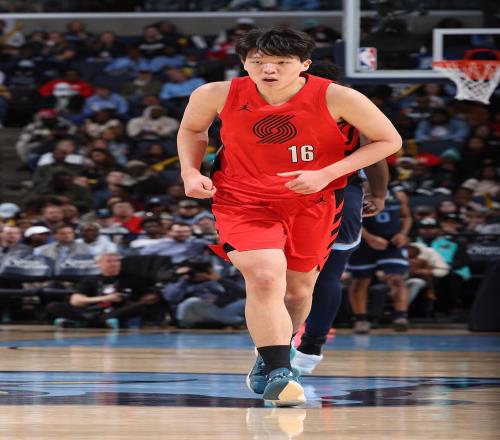 媒體人士提出質疑為何不讓楊瀚森上場以及29歲的里斯僅出場5分鐘_NBA直播