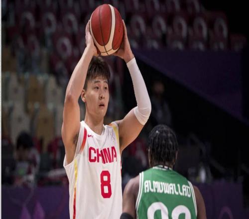 CBA又出一頂級后衛！14中10狂砍34+6，球迷：這哪像個新秀球員啊