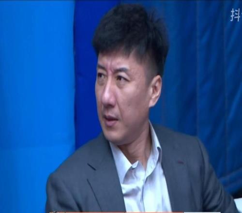 真愛(ài)??！球隊(duì)5連敗，場(chǎng)均輸27分，票價(jià)還死貴，現(xiàn)場(chǎng)卻座無(wú)虛席