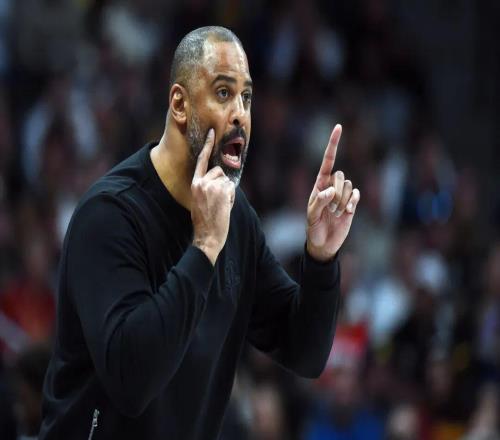 中國(guó)功夫震驚NBA！打的裁判也抱頭！快船：扶我起來(lái)，我也能行