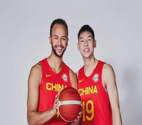 雞飛蛋打！中國(guó)男籃首位歸化球員失敗，李凱爾變?yōu)槊绹?guó)籍大姚落幕