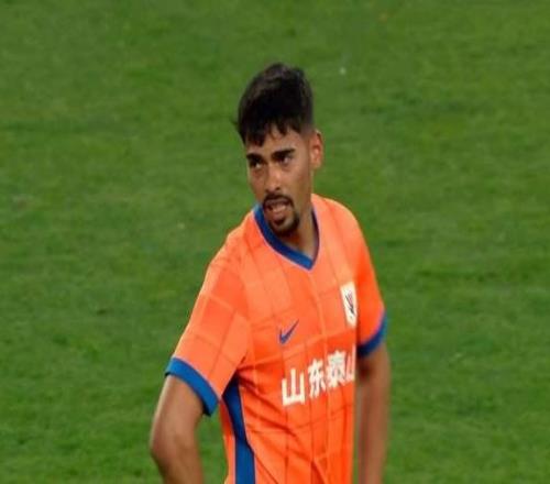 馬德魯加留隊(duì)不穩(wěn)，泰山補(bǔ)2位置可爭(zhēng)冠韓鵬不是名義主帥B隊(duì)重組