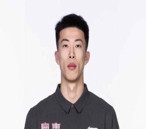 26歲就選擇退役！廣東宏遠(yuǎn)小將轉(zhuǎn)型為教練，輔佐杜鋒