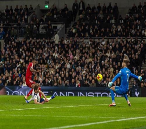 英超1.25億英鎊挖來的強援伊薩克重傷，苦不苦，看看利物浦