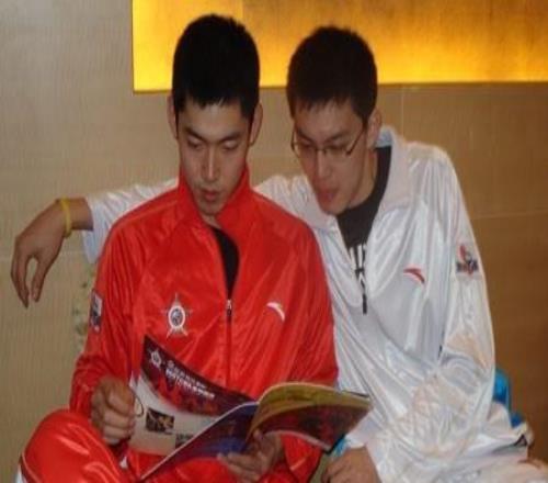 楊鳴：現(xiàn)在這個形勢教練工作不好干，祝大家照顧好自己身體