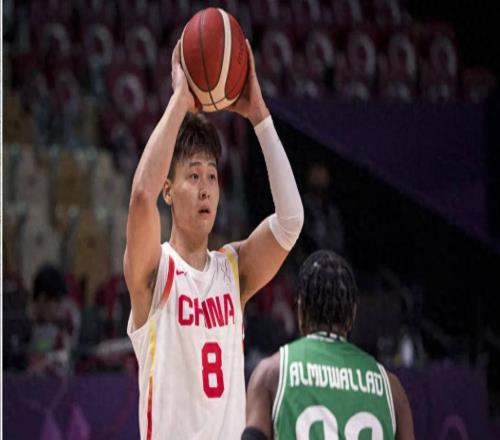 CBA又出一頂級后衛(wèi)！14中10狂砍34+6，球迷：這哪像個新秀球員啊