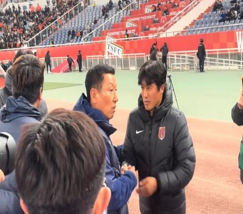 韓流不吃香了中超刮起澳系風(fēng)！光頭助教走了海港球迷：下手輕點