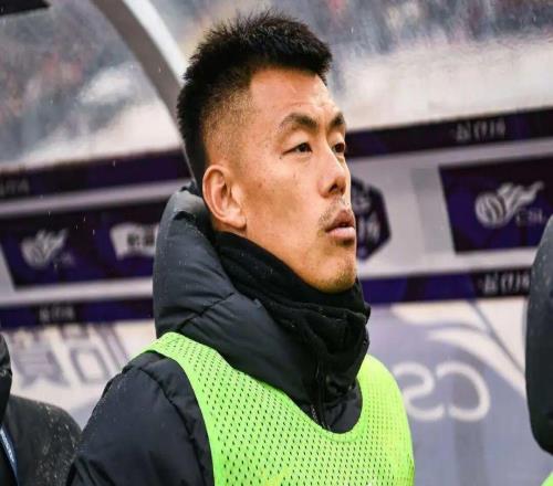 譚龍假期主動(dòng)到俱樂部加練，已得到亞泰官方點(diǎn)名表揚(yáng)，留隊(duì)無懸念