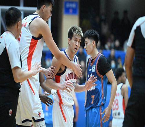 宣布休戰(zhàn)！郭艾倫該退役了兩場(chǎng)平均12.5分，明年大合同泡湯