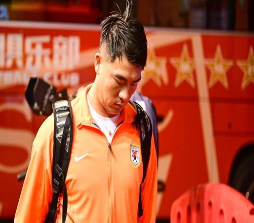 中超轉(zhuǎn)會(huì)！泰山送走水貨中衛(wèi)，未來國門與申花談崩，云南打造豪陣