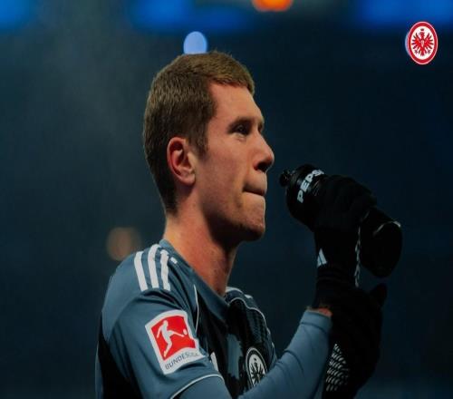 官方：法蘭克福后衛(wèi)鮑姆在賽季首秀中膝蓋內(nèi)側(cè)副韌帶受傷