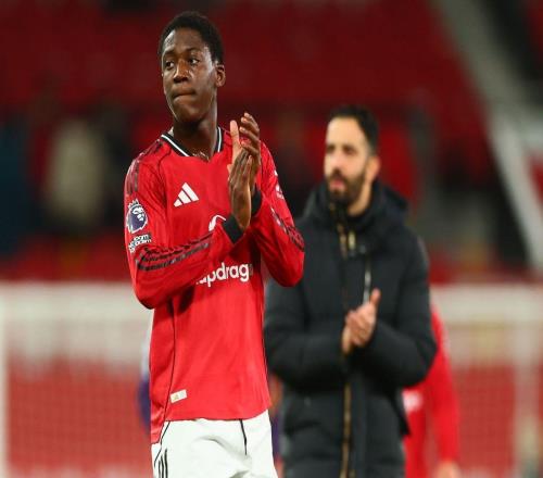 梅努遭前英超球星狠批：在曼聯(lián)做得不夠！轉(zhuǎn)會(huì)傳聞纏身卻難獲信任