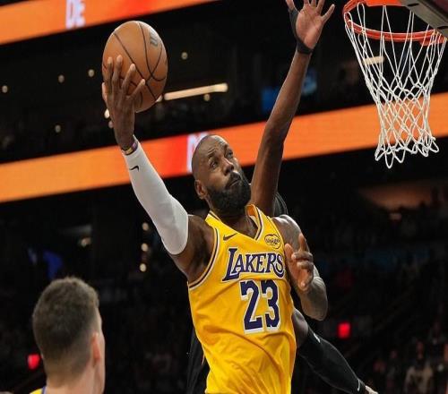 詹姆斯23+6湖人不敵太陽(yáng)遭遇2連敗