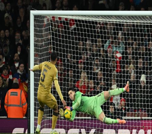 守株待兔真有用凱帕點(diǎn)球大戰(zhàn)連續(xù)撲右側(cè)，最終成功撲點(diǎn)