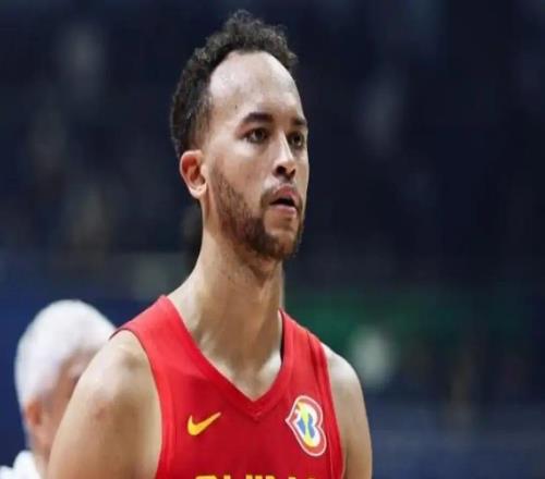 中國男籃歷史首位歸化球員，NBA官網(wǎng)顯示李凱爾國籍已更改為美國籍