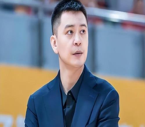 原來他們是楊鳴父母，出身體育世家，難怪兒子能三連冠且性格囂張