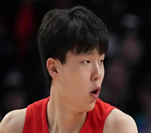 8個(gè)失誤只字不提，2個(gè)失誤點(diǎn)名批評(píng)，斯帥對(duì)楊瀚森有點(diǎn)過(guò)于嚴(yán)格了