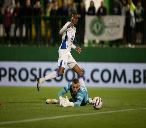 玉昆確定兩名新外援決定不再使用恩里克，同時(shí)留住內(nèi)內(nèi)和奧斯卡_中超直播