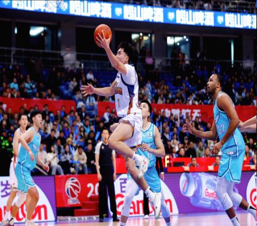 又一個(gè)“龐崢麟”！第一個(gè)賽季直接打成隊(duì)內(nèi)得分王，關(guān)鍵才19歲