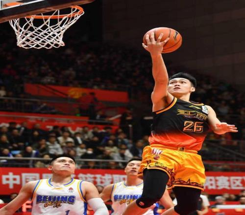 重建中的“大核”擔(dān)當(dāng)，郭昊文與龐崢麟撐起新賽季江蘇籃球新希望