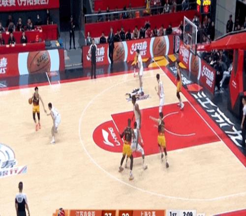 26歲廣西球王，在質(zhì)疑聲中成為本土得分王