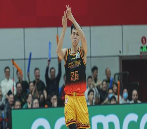 26歲廣西球王，在質(zhì)疑聲中成為本土得分王