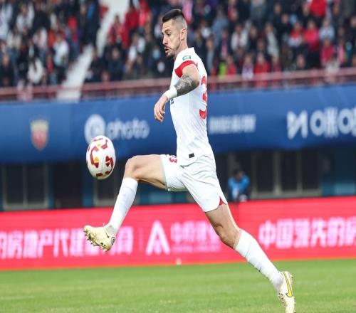 新賽季爭(zhēng)冠熱門(mén)云南玉昆又簽下一名國(guó)腳，“銀河戰(zhàn)艦”雛形顯現(xiàn)