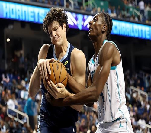 內(nèi)線人手短缺！黃蜂用雙向合同緊急簽下了前掘金灰熊內(nèi)線新星