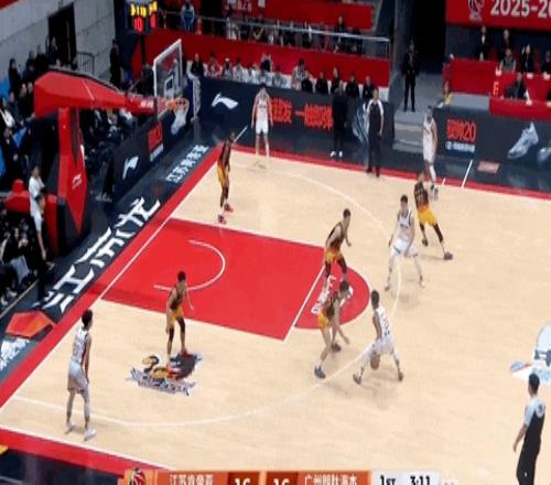 26歲廣西球王，在質(zhì)疑聲中成為本土得分王