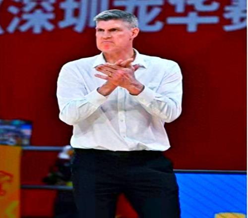 CBA下課潮涌四主帥位置堪憂，劉煒不知讓誰投，邱彪困難在后頭