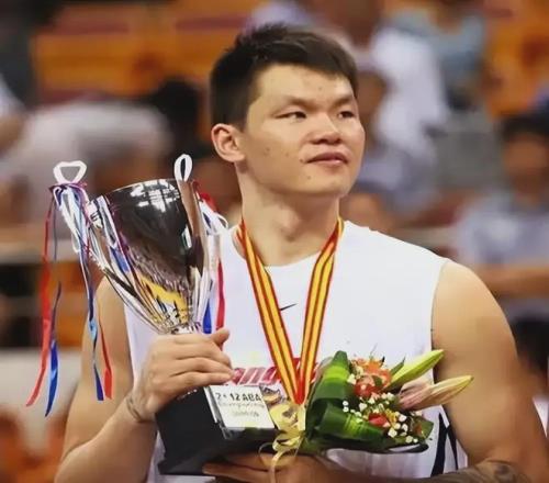 26歲廣西球王，在質(zhì)疑聲中成為本土得分王