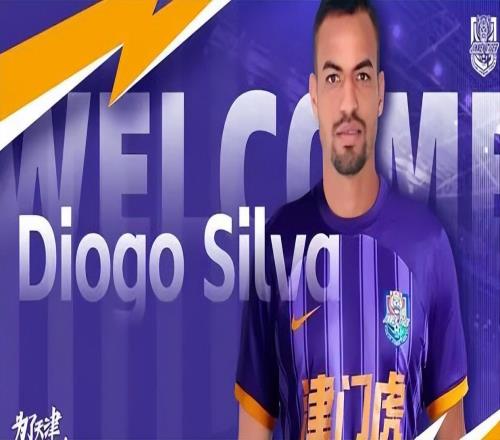 卡隆在蓉城下賽季去留引發熱議，球迷推薦一人頂替他，卻被辟謠