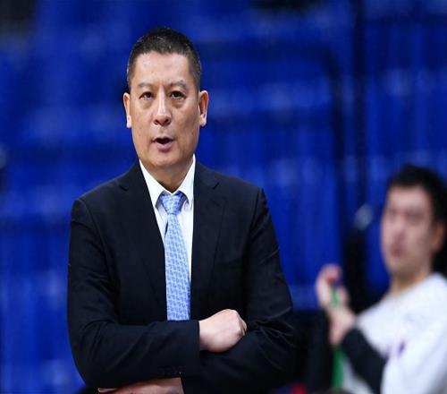 深夜，又一個(gè)官宣！CBA第4位下課主教練確定，68歲老帥代理主教練