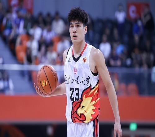 險(xiǎn)聯(lián)手鄒陽！曝陳國(guó)豪曾受多支球隊(duì)邀約自己難把控轉(zhuǎn)會(huì)很煎熬